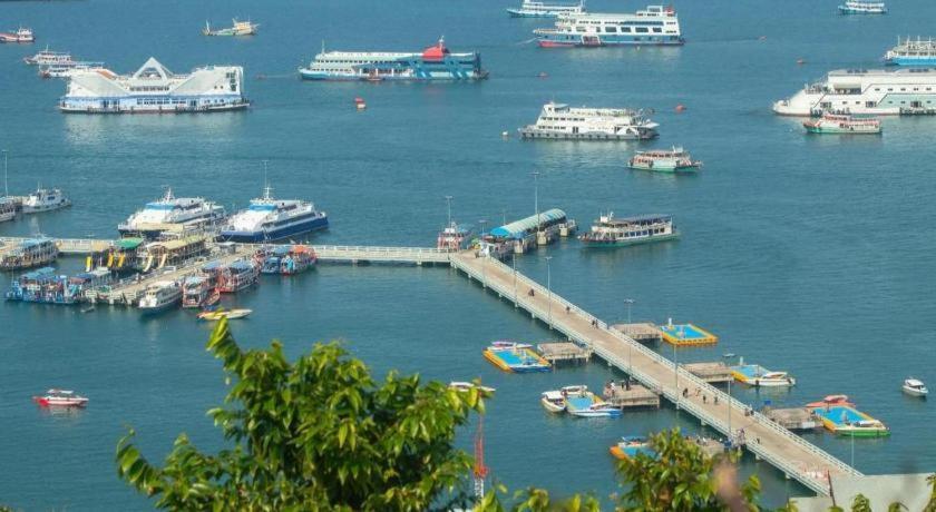 Maytara Hotel Pattaya Buitenkant foto
